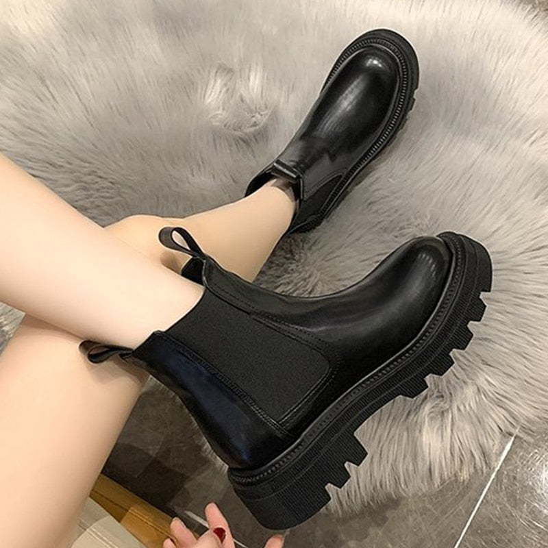 Chelsea Stiefel – Klobige Plateausohle & Elastische Seitendetails