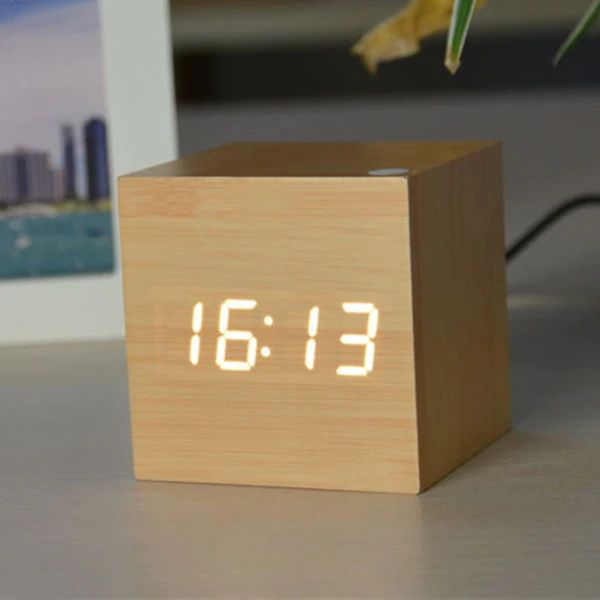 Digitale Tischuhr – Modernes Würfeldesign aus Holz – Präzise Zeitmessung für Büro und Zuhause 11