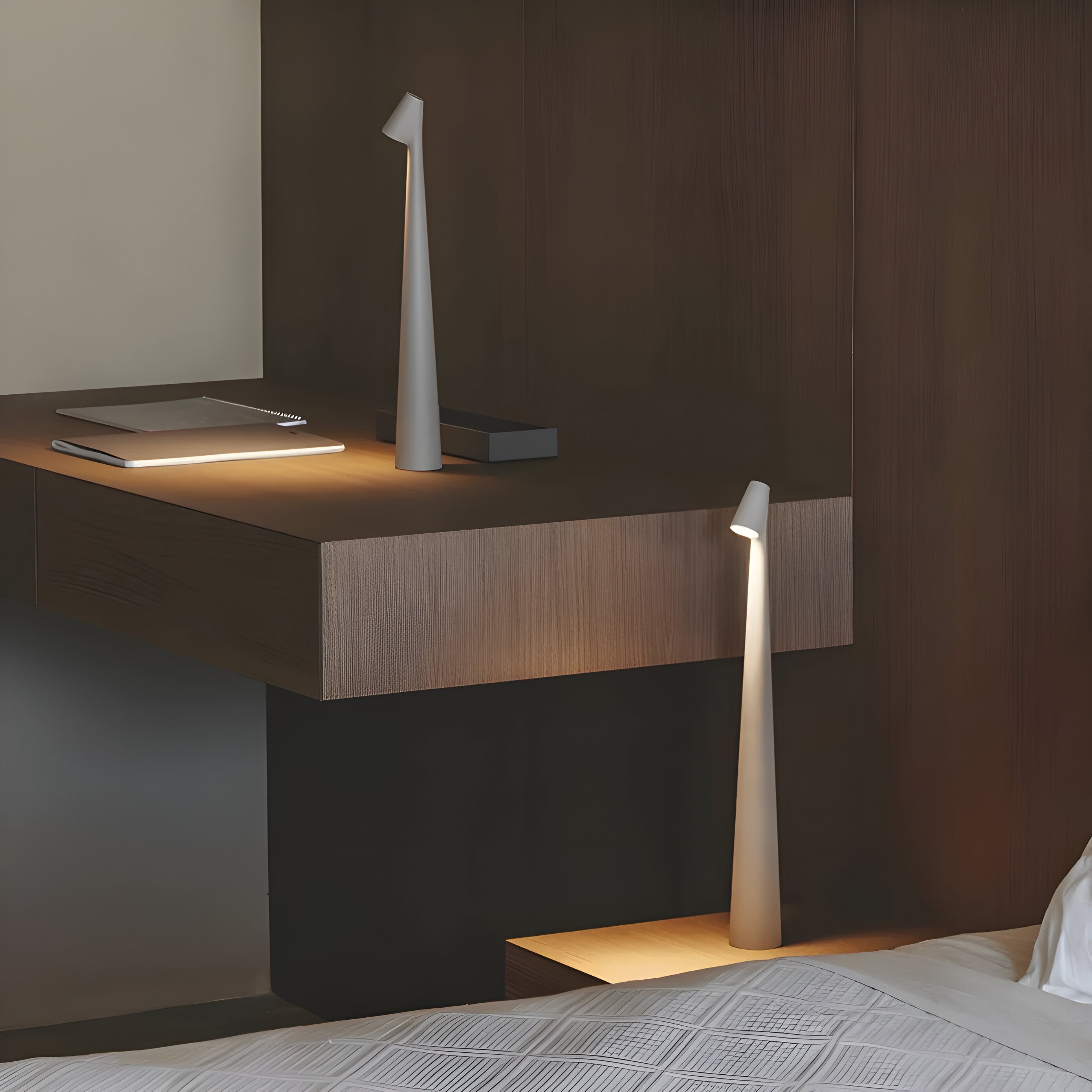 Liora – Elegante LED Tischlampe, kabellos & dimmbar