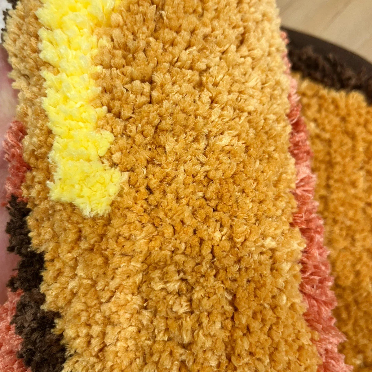 PetitMo – Croissant-Teppich mit rutschfester Unterseite (70 × 40 cm)
