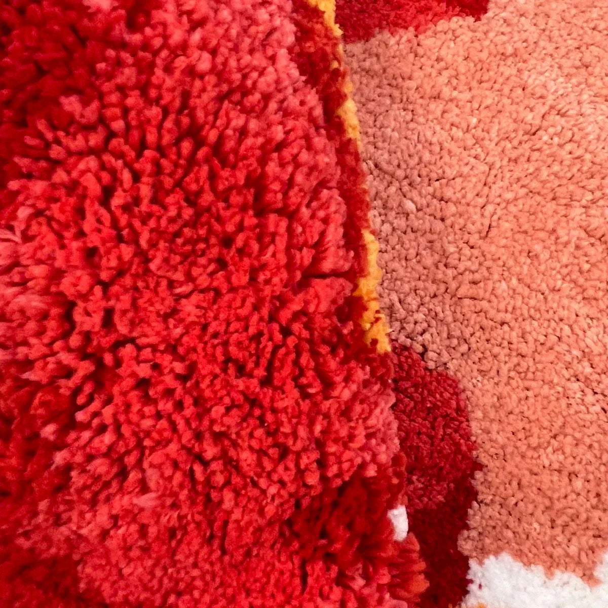 RUTOMA – Runder Teppich mit Tomaten-Design