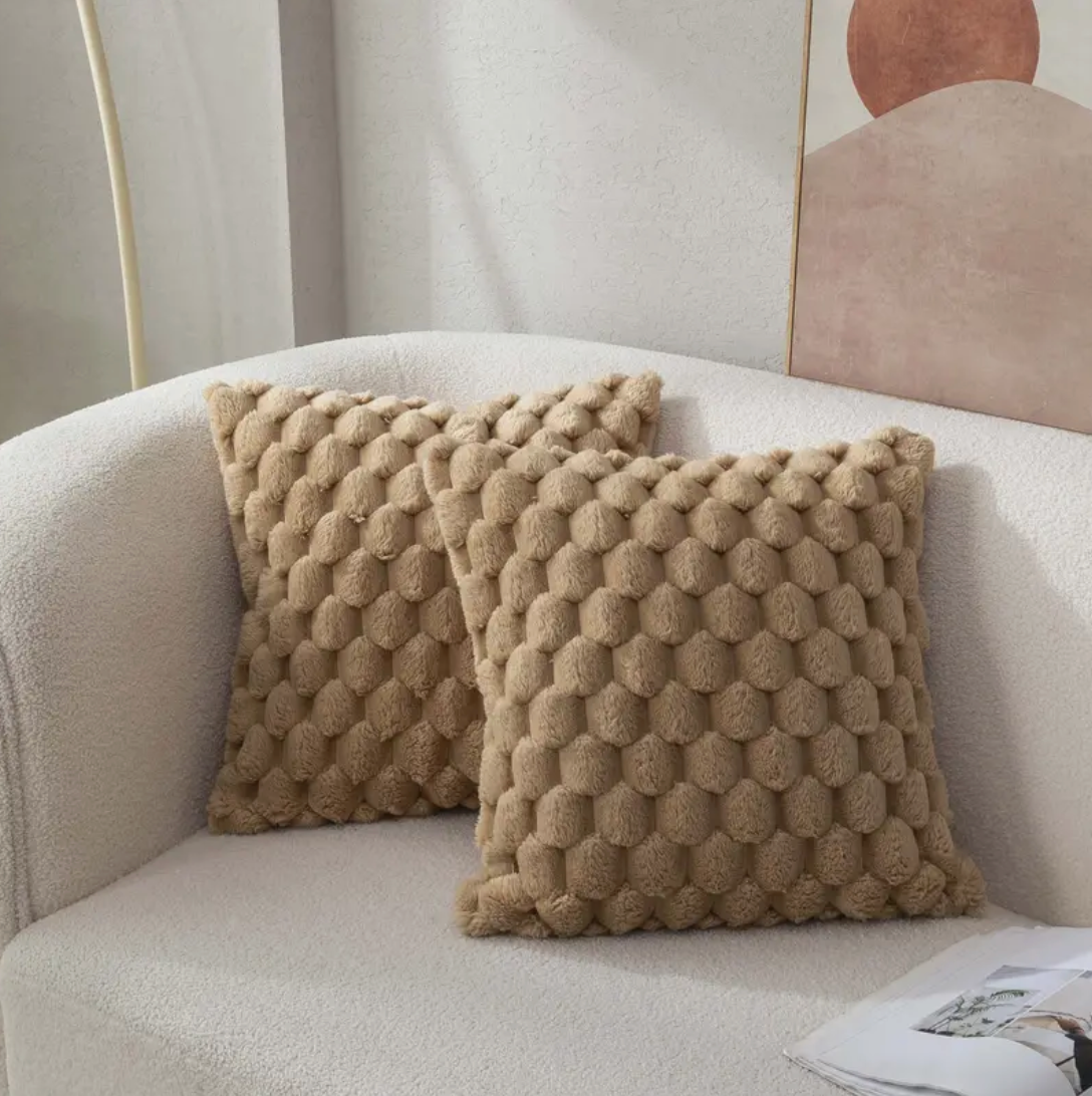 VELIA – Kuschelkissen mit samtweicher Oberfläche