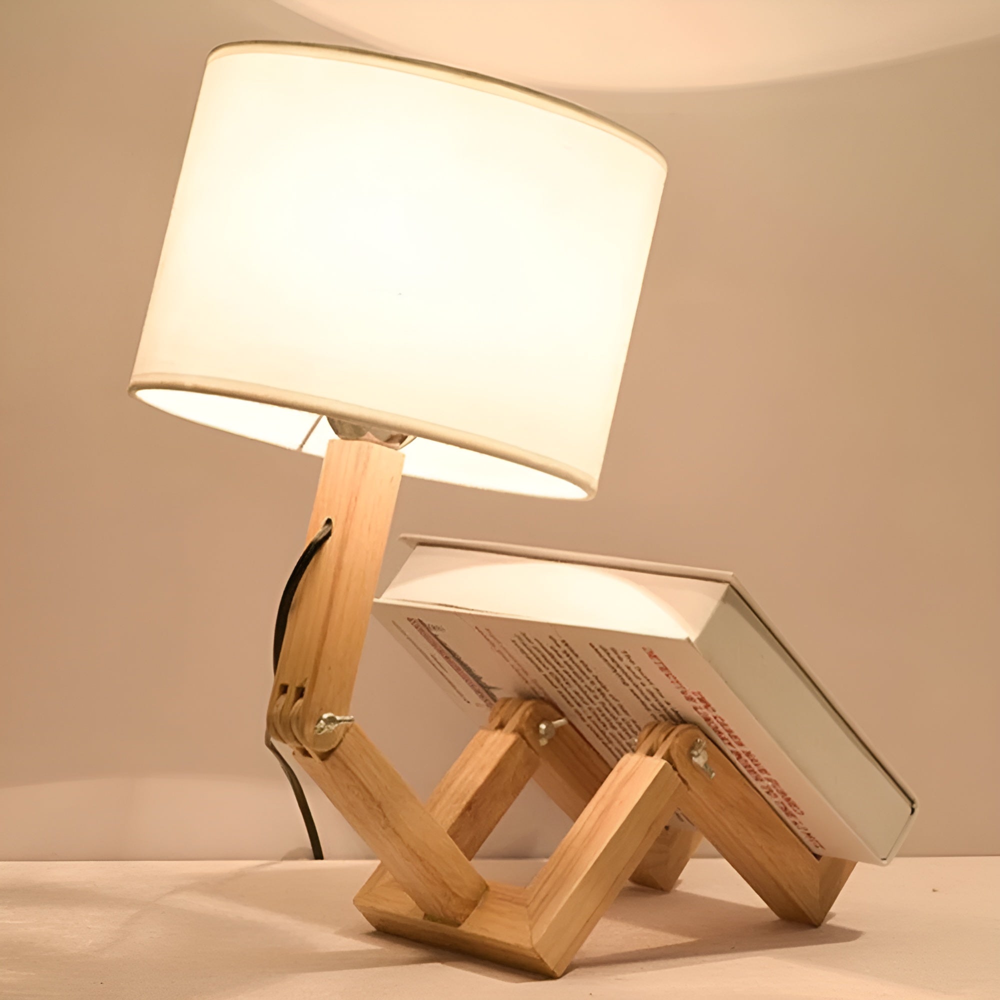 Woodlo – Flexible LED-Roboterlampe aus Massivholz