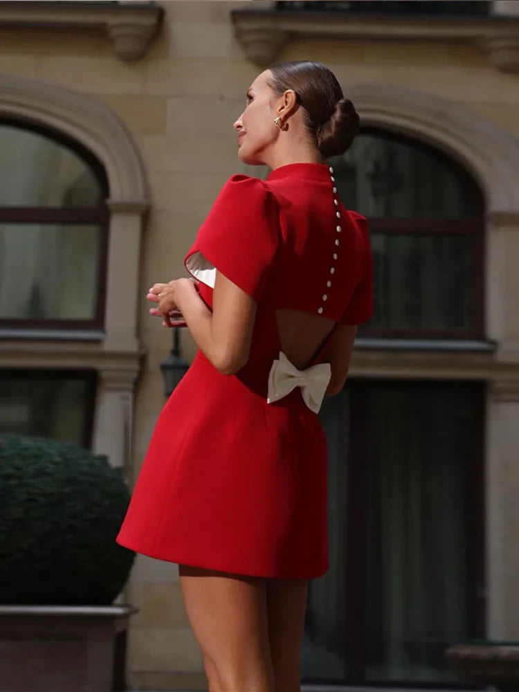 Charm – Rotes Minikleid – Verführerisches Design mit Eleganten Details