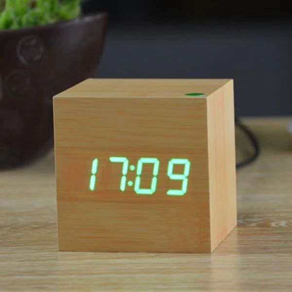 Digitale Tischuhr – Modernes Würfeldesign aus Holz – Präzise Zeitmessung für Büro und Zuhause 10