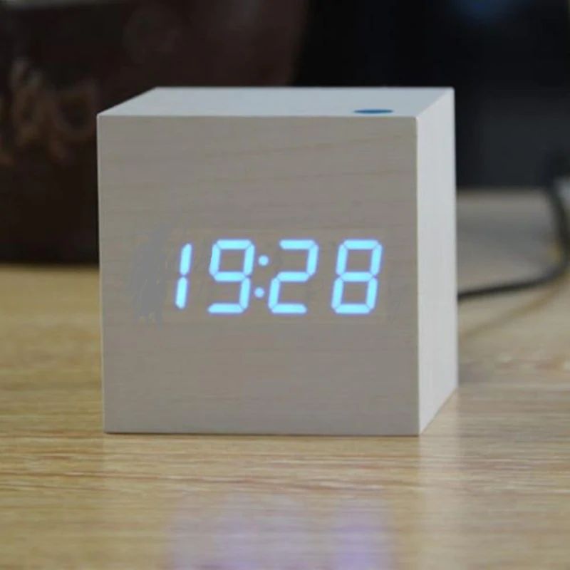 Digitale Tischuhr – Modernes Würfeldesign aus Holz – Präzise Zeitmessung für Büro und Zuhause 3