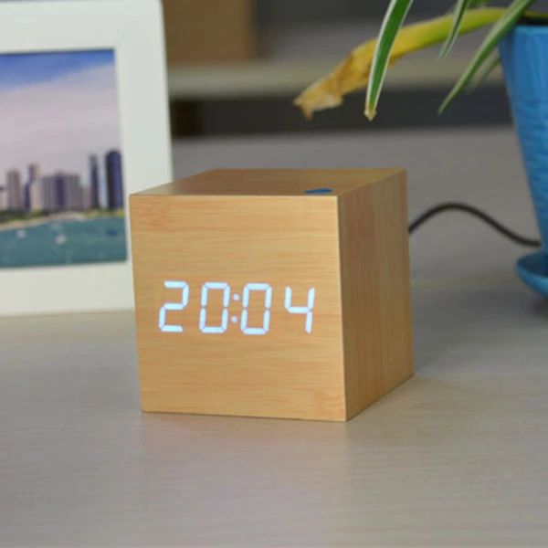 Digitale Tischuhr – Modernes Würfeldesign aus Holz – Präzise Zeitmessung für Büro und Zuhause 5