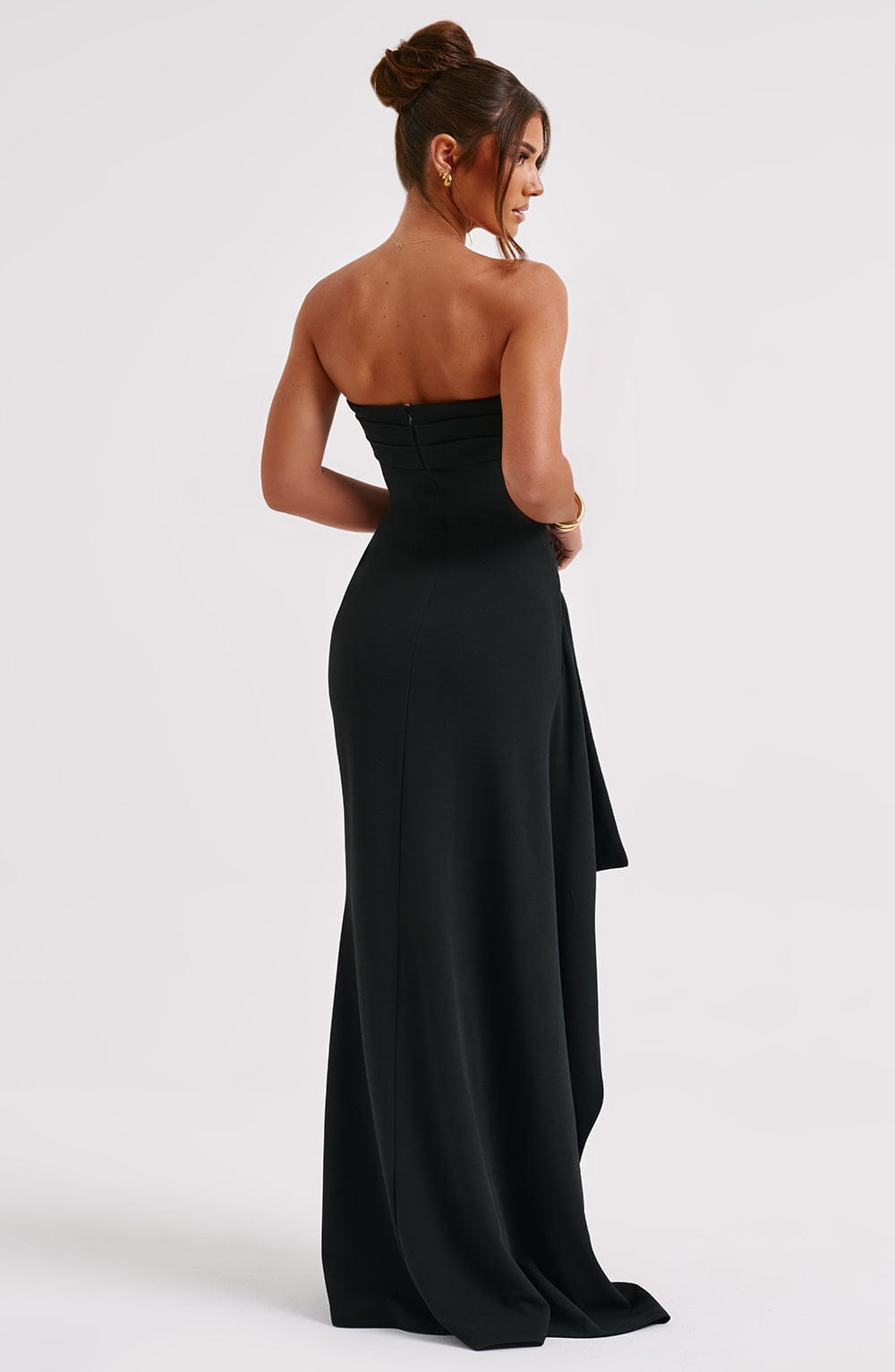 Essentiel – Damenkleid Ziporah – Zeitlose Eleganz in Schwarz für Festliche Anlässe