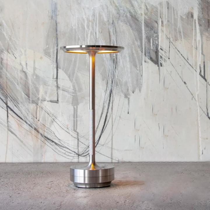 Kabellose Tischlampe – Wiederaufladbar & Wasserdicht – Ideal für Innen- und Außenbereich