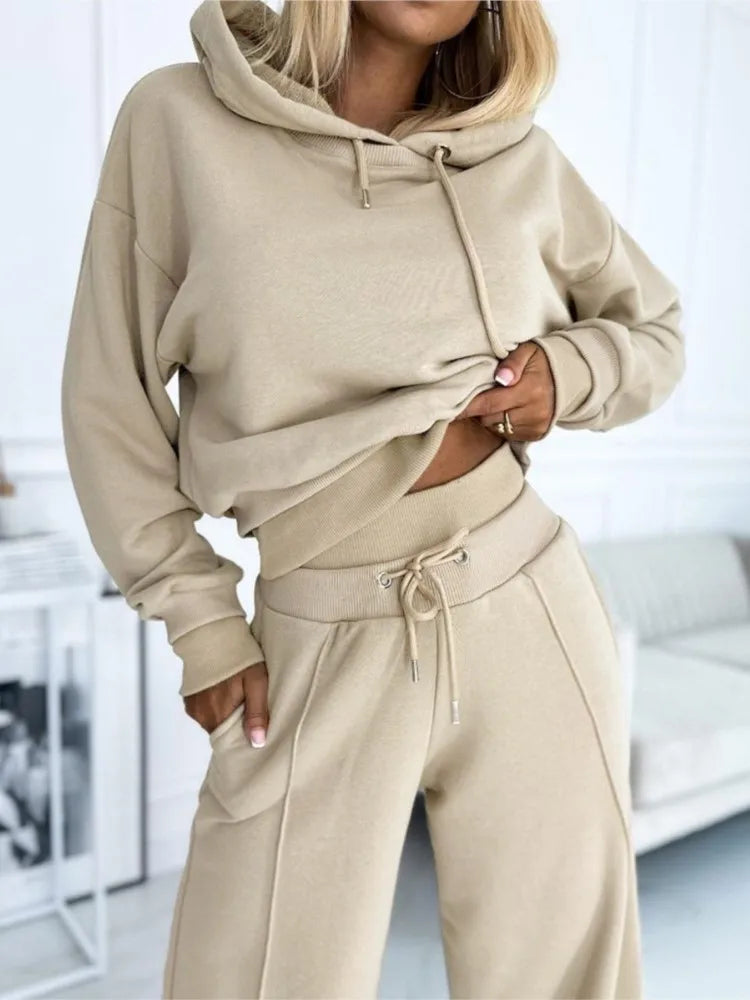 Kapuzenoberteil und weite Hose für Damen – Lässiger Komfort & Stil