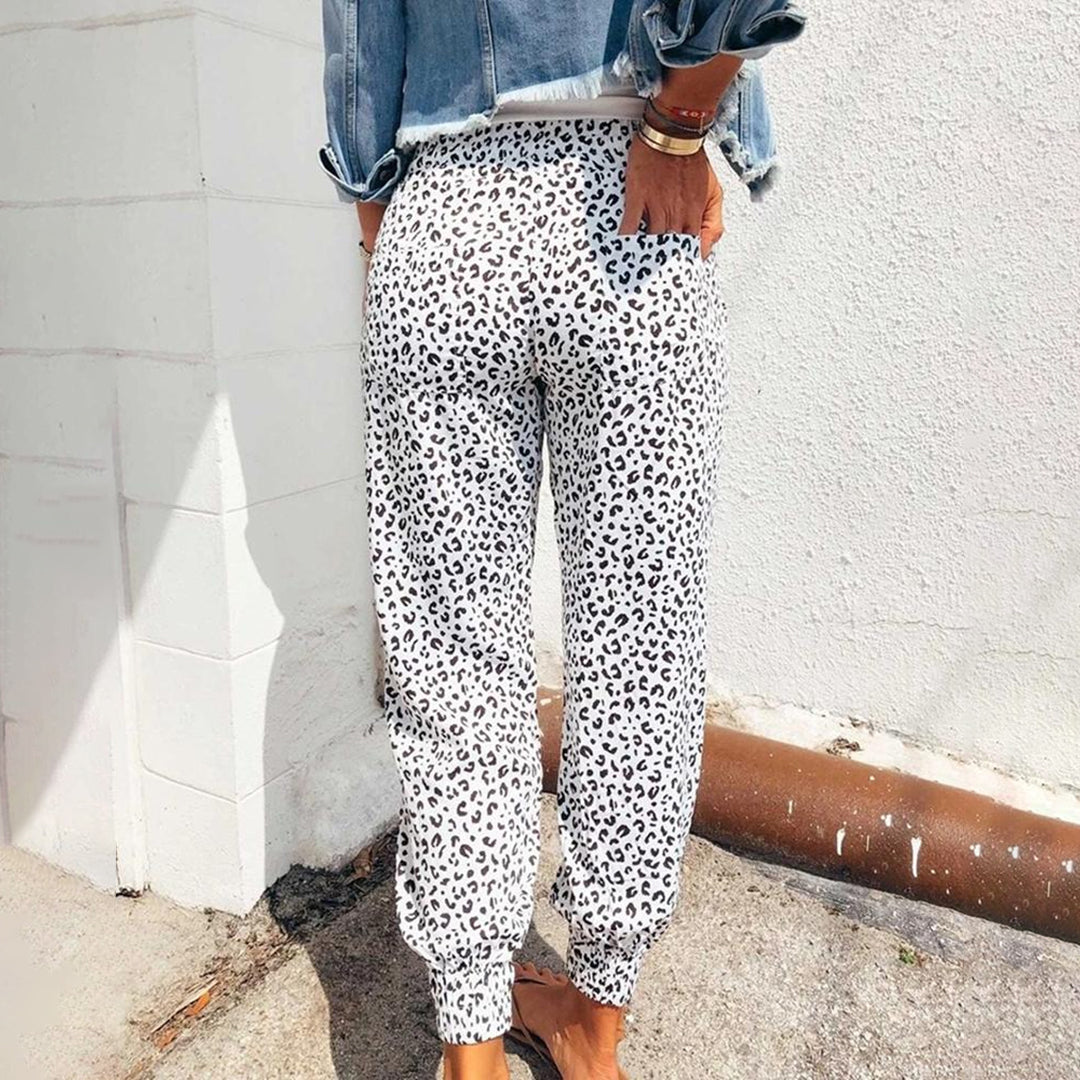 Kleo – Freizeithose Damen – Bequem mit Leopardenmuster und Elastischem Bund