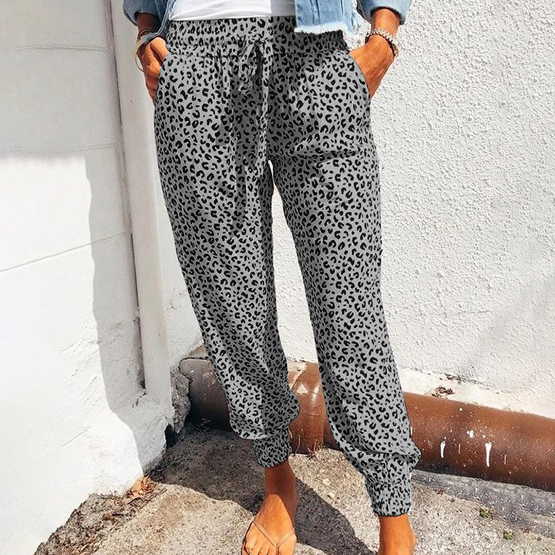 Kleo – Freizeithose Damen – Bequem mit Leopardenmuster und Elastischem Bund