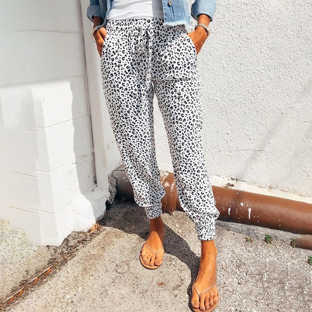 Kleo – Freizeithose Damen – Bequem mit Leopardenmuster und Elastischem Bund