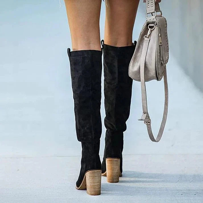 Kniehohe Wildlederstiefel – Elegant in Schwarz oder Braun