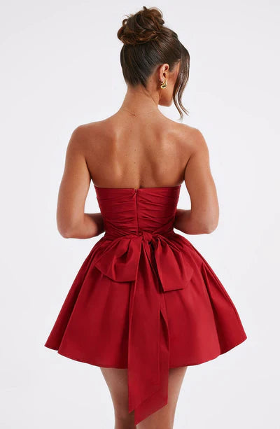 Lexi – Schwarzes Minikleid – Verspielt mit Raffungen & Schleifendetail
