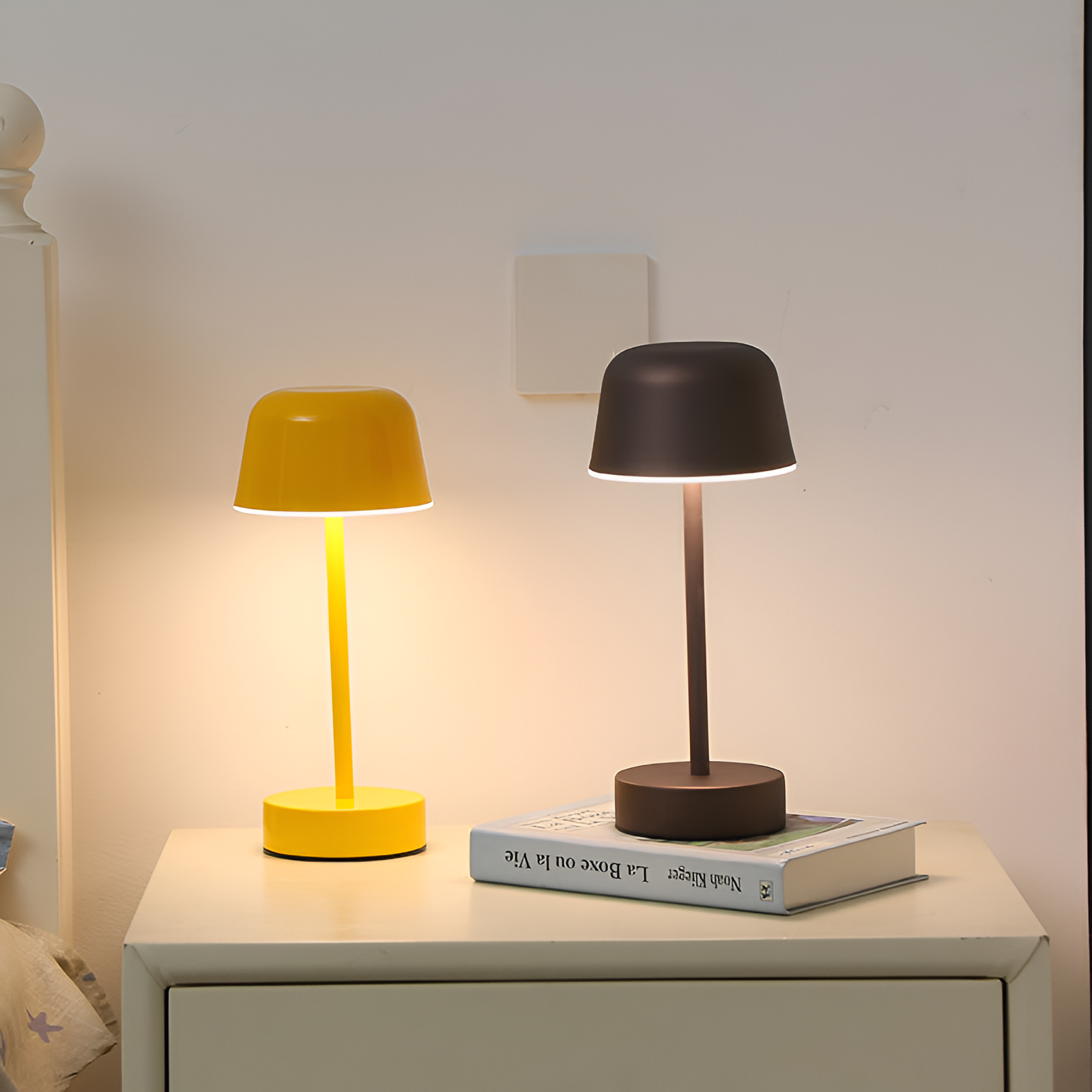 Liora – Kabellose Retro-LED-Tischleuchte in buntem Design