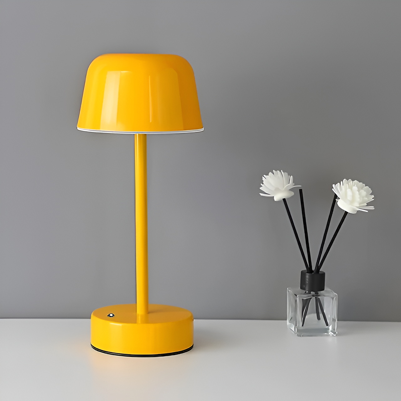 Liora – Kabellose Retro-LED-Tischleuchte in buntem Design