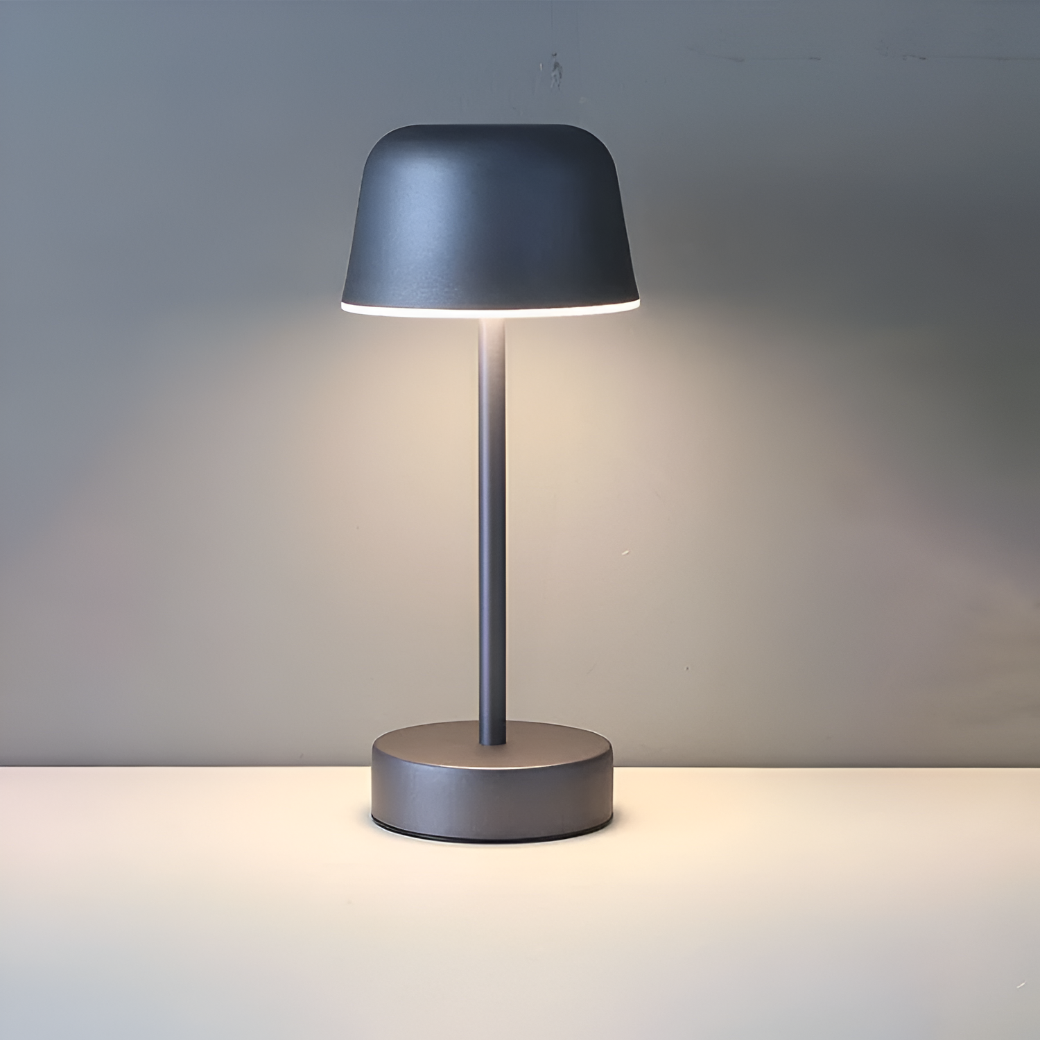 Liora – Kabellose Retro-LED-Tischleuchte in buntem Design