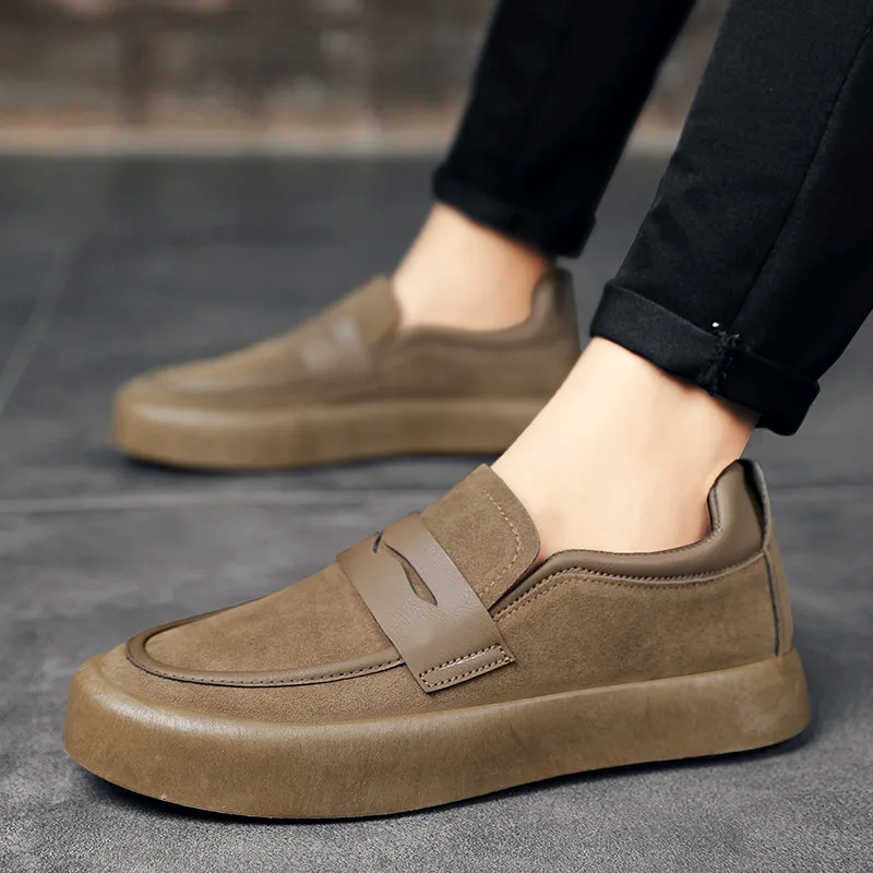 Modische Wildleder-Slipper für Herren - Stilvoll und bequem für Freizeit und Beruf