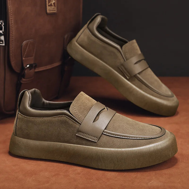 Modische Wildleder-Slipper für Herren - Stilvoll und bequem für Freizeit und Beruf