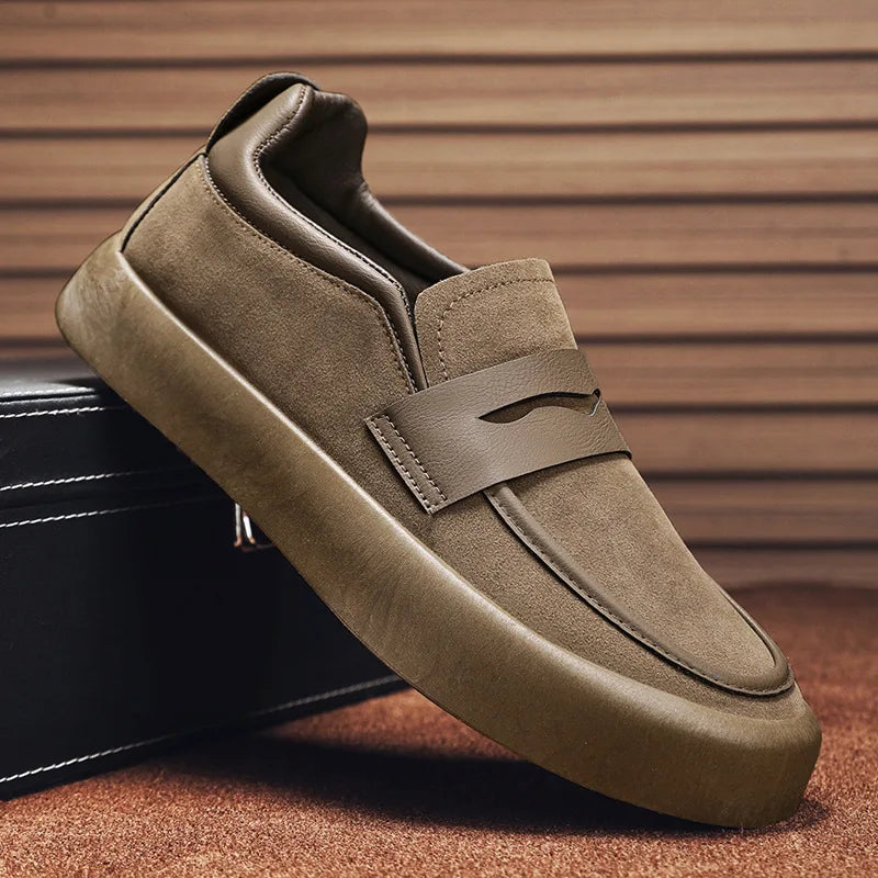Modische Wildleder-Slipper für Herren - Stilvoll und bequem für Freizeit und Beruf
