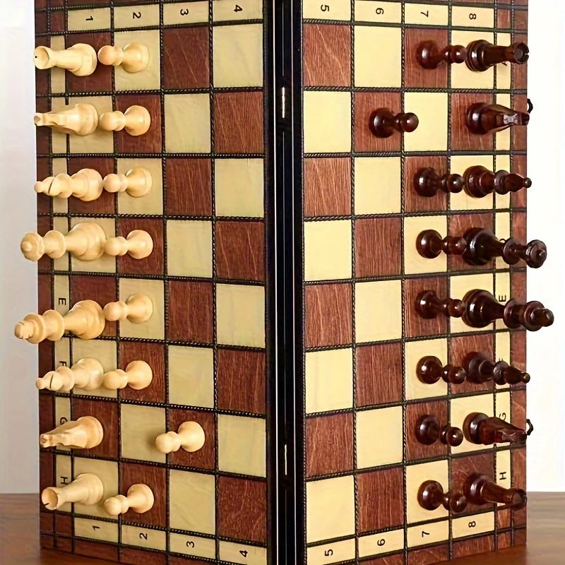 Strategio – Faltbares Schachspiel aus Holz mit Filzspielbrett