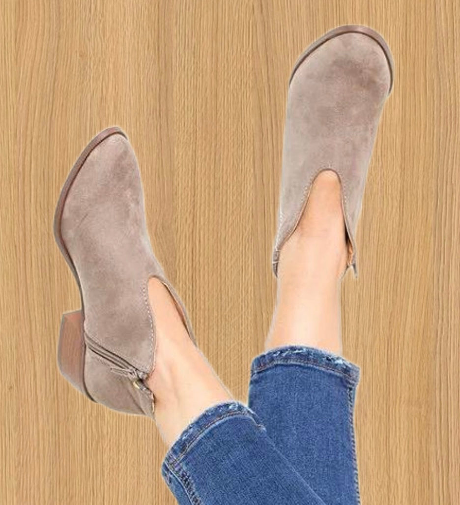 V-Cut Stiefeletten für Damen – Elegantes Design & Komfort 2