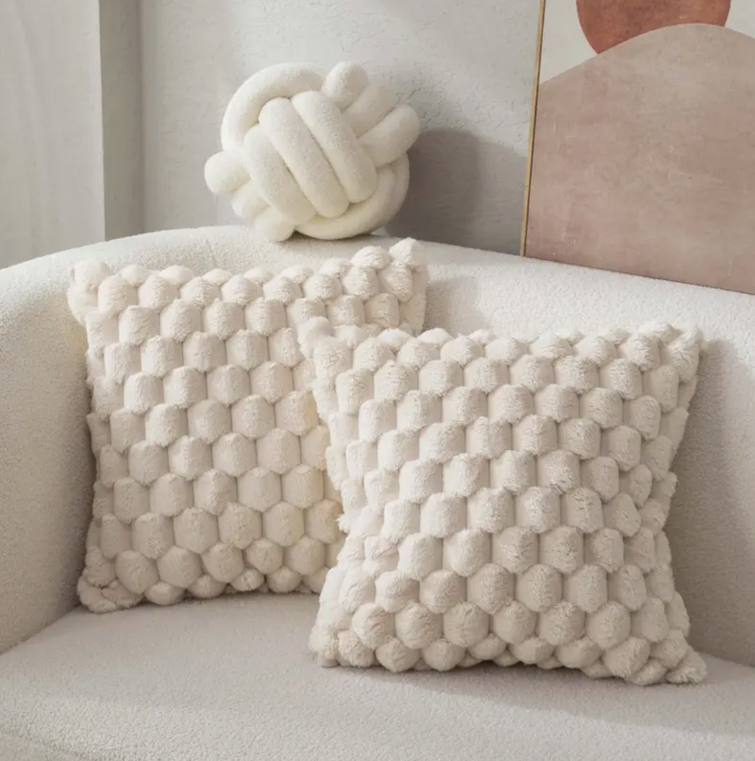 VELIA – Kuschelkissen mit samtweicher Oberfläche