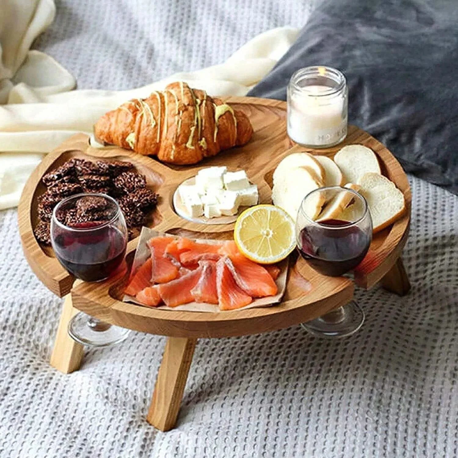 Vinatura – Klappbarer Picknicktisch aus Massivholz mit Weinglashaltern (rund)