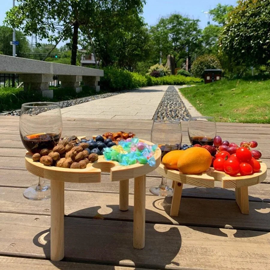 Vinatura – Klappbarer Picknicktisch aus Massivholz mit Weinglashaltern (rund)