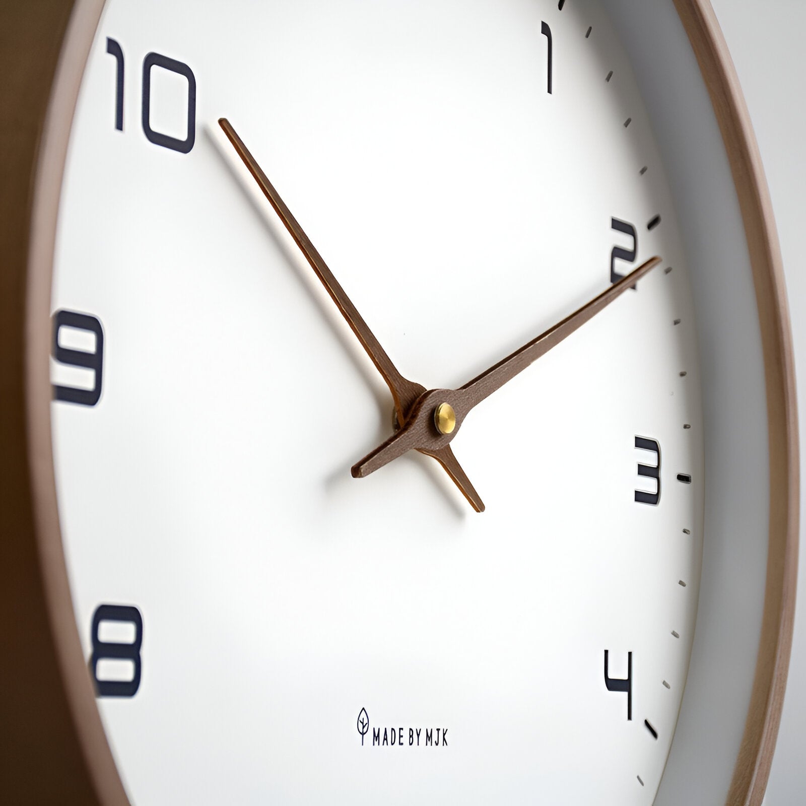 Wanduhr Ligno – Zeitlose Eleganz für Ihr Zuhause